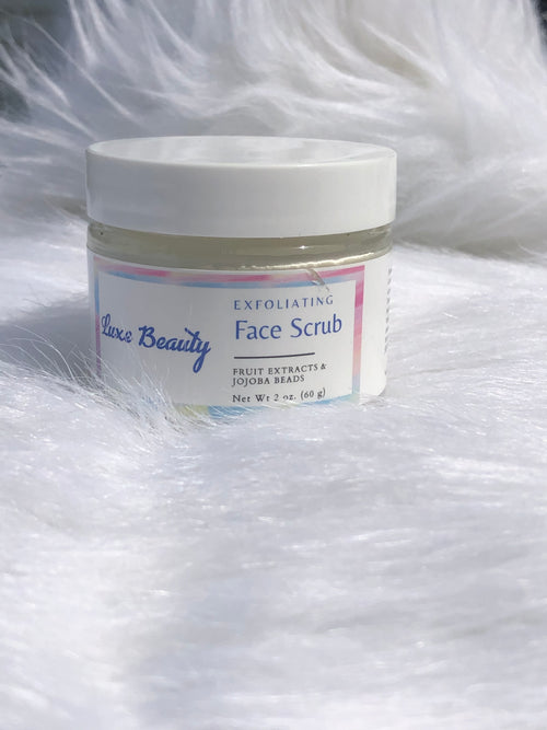 Instantly rejuvenate with our clean and green face and body scrub made from our blend of nourishing vitamins and fruit extracts. 